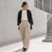 découvrez pourquoi le pantalon japonais séduit les amateurs de mode minimaliste grâce à sa coupe épurée, son confort optimal et son élégance intemporelle.
