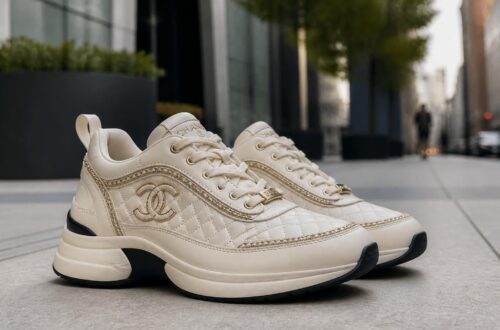 découvrez les baskets chanel, fusion idéale entre élégance de luxe et confort adapté à la vie urbaine moderne.