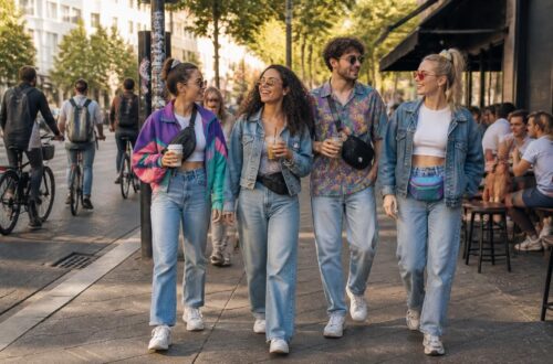 découvrez pourquoi le style des années 90 fait un retour en force dans nos garde-robes et comment adopter cette tendance nostalgique avec modernité.