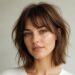 découvrez des idées de coupe avec une frange courte destructurée pour un look léger et moderne, parfait pour renouveler votre style avec élégance.